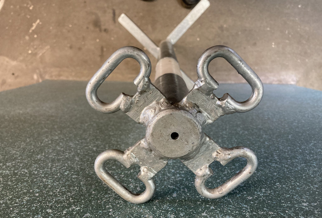 Portable Fence Post for temporary electric fences troughMOBILE